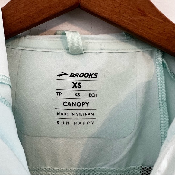 Brooks Canopy Jacket. Ice Blue. Size XSmall. EUC. - Picture 11 of 16